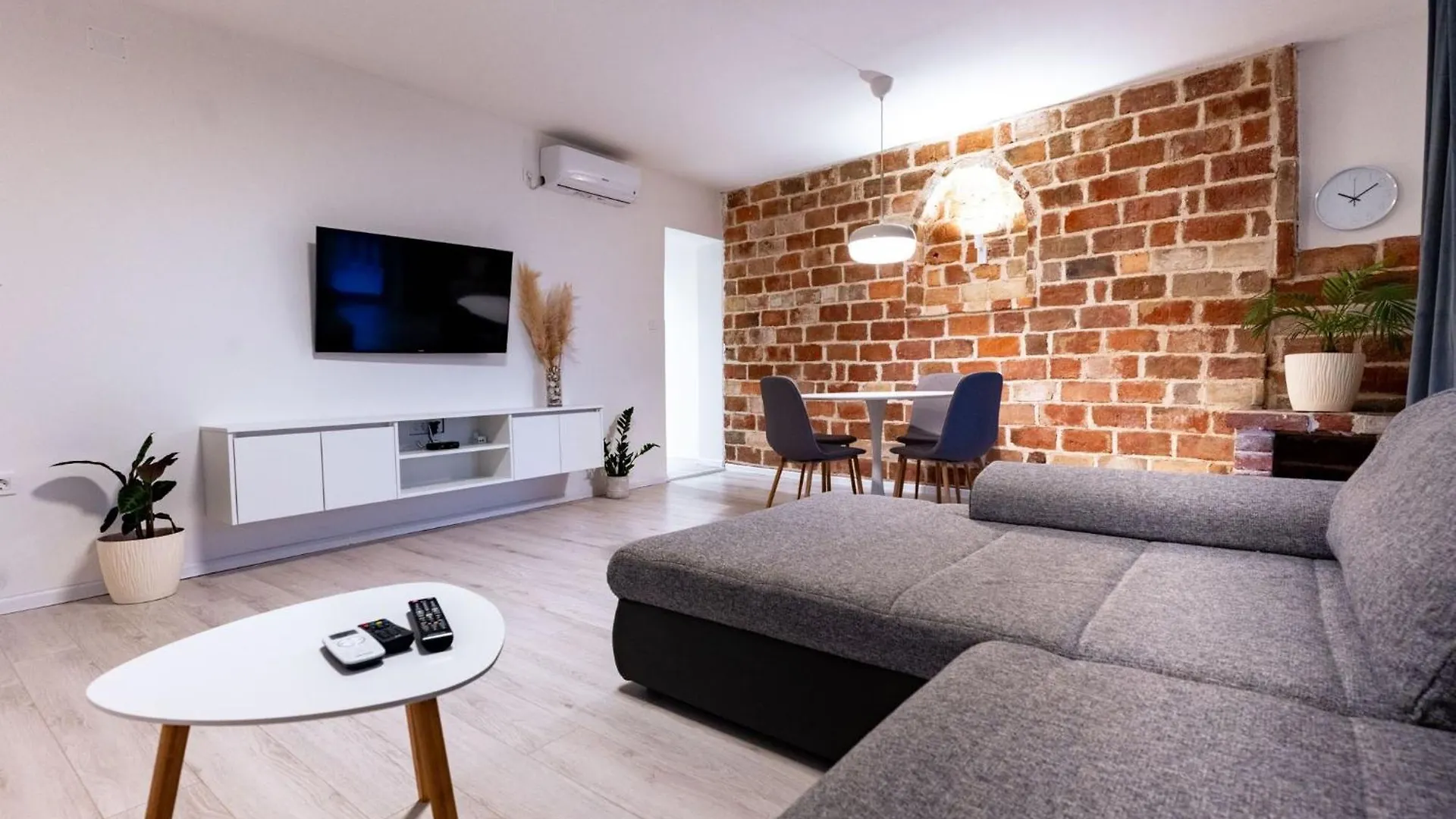Apartment Christian Palit 0*,
