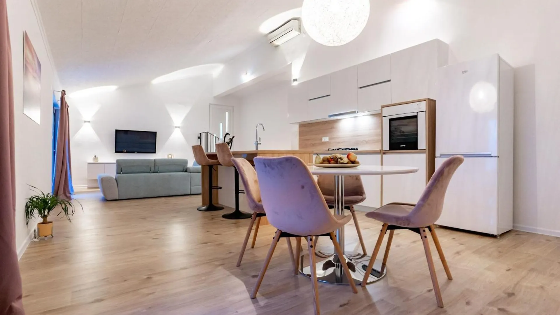 Apartment Christian Palit